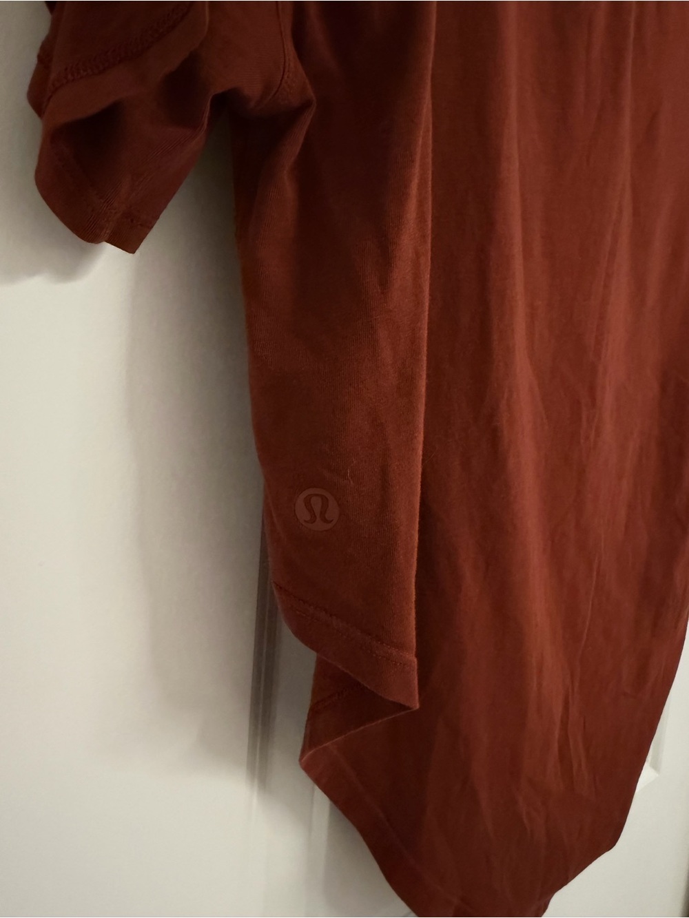 Lululemon Asymmetric Short Sleeve T-Shirt - Rust Colour - Size Small - Picture 3 of 3